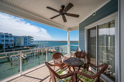 Breathtaking Views at Sunset Bay 216 - Captain's Quarters!