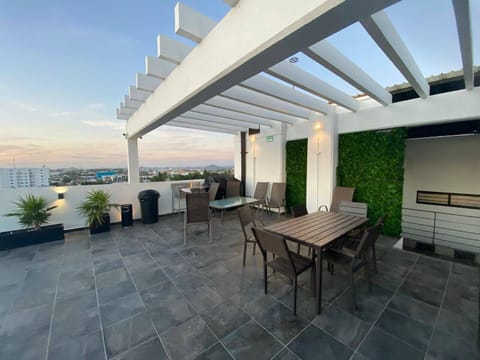Comfort Condo | Terrace/patio