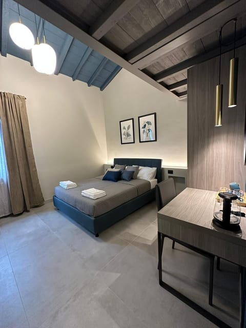 Room | Desk, iron/ironing board, free cribs/infant beds, travel crib