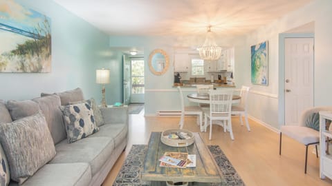 ISLAND MANOR Unit K4- 2 BR/1 BA - NEWLY REMODELED House in Marco Island