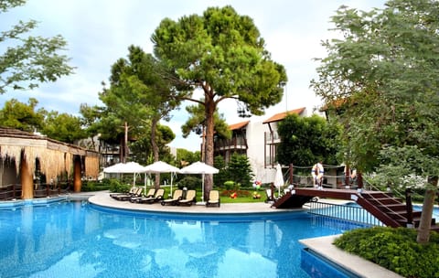 Indoor pool, seasonal outdoor pool, sun loungers