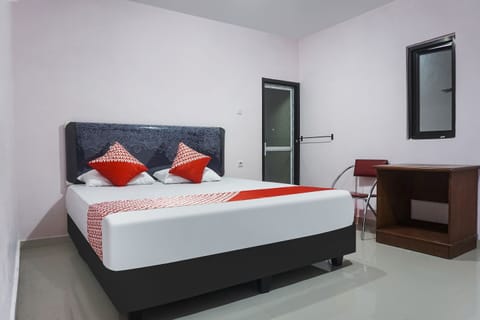 Standard Double Room | Desk, laptop workspace, soundproofing, WiFi (free)