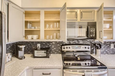 Fully equipped kitchen for all of your cooking needs.