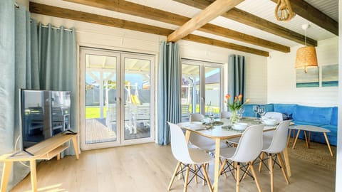 Cabin (369) | Living area | 30-inch flat-screen TV with satellite channels, TV, fireplace