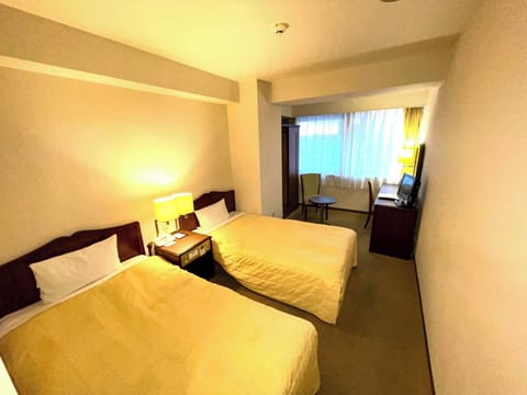 ・[Example of twin room A] Equipped with a closet with a door. Relax in our spacious rooms