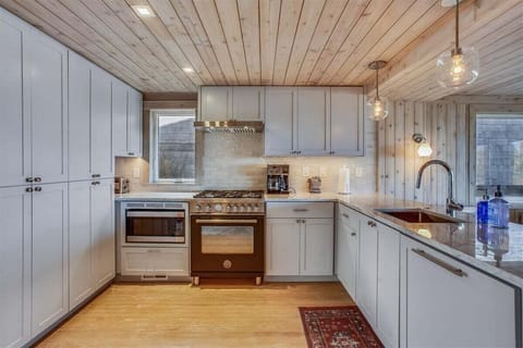 Kitchen at Daydreamer