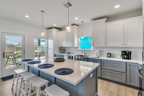 House, 3 Bedrooms | Private kitchen | Coffee/tea maker, fridge, oven, toaster