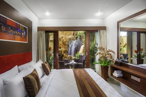 Minibar, in-room safe, desk, free WiFi