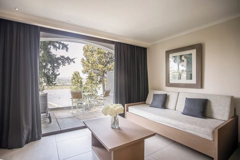 Superior Bungalow Sea View/ Mouse Island View | In-room safe, blackout drapes, soundproofing, iron/ironing board