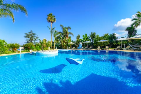 2 outdoor pools, pool umbrellas, sun loungers