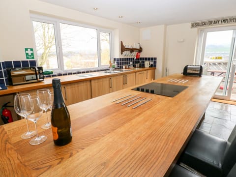 Cookware/dishes/utensils