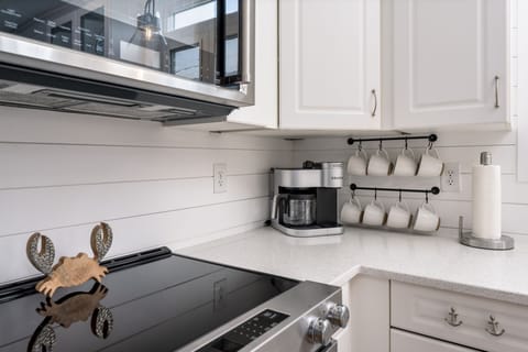 Electric stove and Keurig Duo (Single cup or pot)