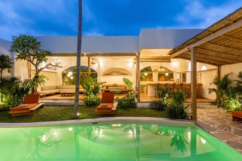 contemporer villa with pool and open space