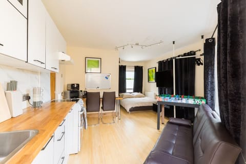 Studio | Living area | Flat-screen TV, video-game console, computer monitors