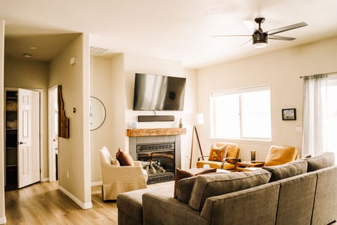Cozy living room with gas fireplace, 4K TV, soundbar & plenty of seating.
