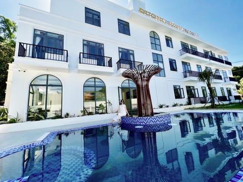 Outdoor pool, open 6:00 AM to 10:00 PM, sun loungers