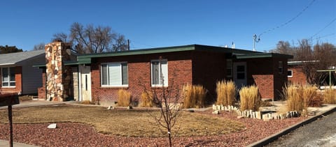 Mid Century House - Fully Renovated