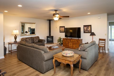 Seven Oaks Ranch Oak House (730)