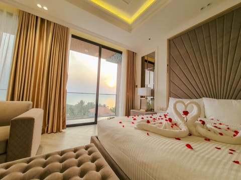 Premium bedding, memory foam beds, desk, soundproofing
