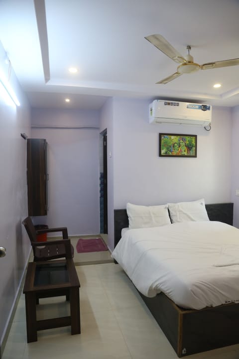 Deluxe Double Room | Egyptian cotton sheets, premium bedding, soundproofing, free WiFi