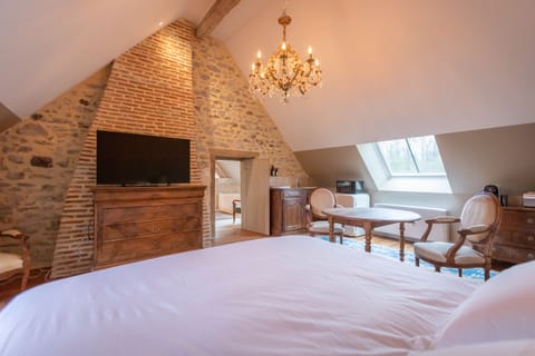 Luxury Suite | Premium bedding, minibar, individually decorated, individually furnished