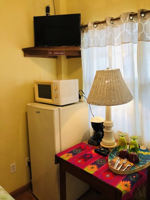 Romantic Single Room | Down comforters, in-room safe, iron/ironing board, free WiFi