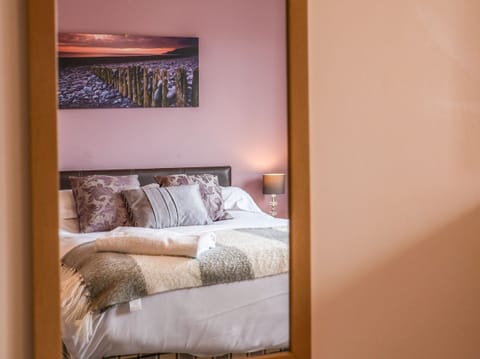 3 bedrooms, individually decorated, individually furnished, free WiFi