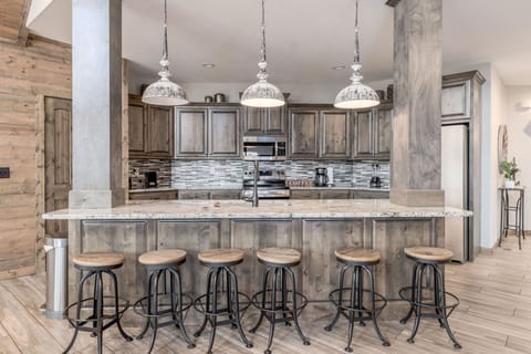 Large kitchen and plenty of seating!