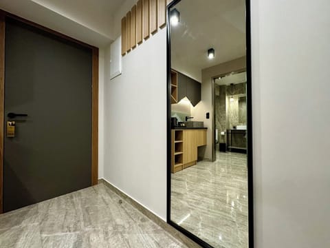 Luxury Studio Suite, Hot Tub, Ground Floor | In-room safe, individually furnished, desk, blackout drapes