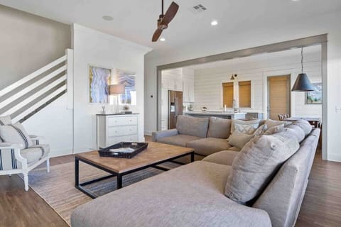 Room for everyone to sprawl after dinner.