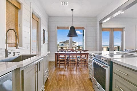 Prep dinner without losing sight of the water.