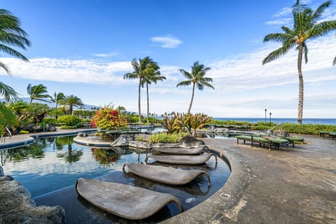 Hali'i Kai common area pool