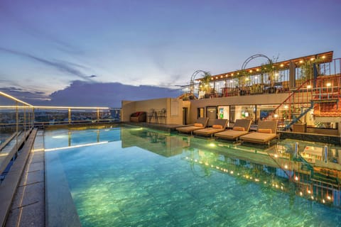 2 outdoor pools, pool umbrellas, sun loungers