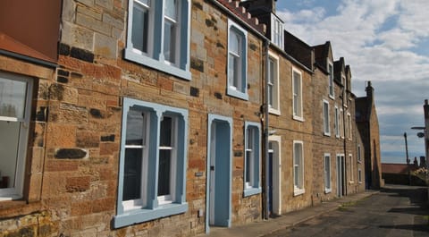 Creel Cottage is situated on a quiet lane with no through traffic