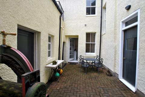 The quiet courtyard provides some outdoor dining space
