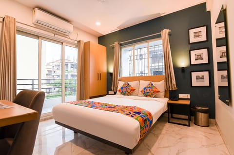 Premium Room | Egyptian cotton sheets, premium bedding, in-room safe, desk