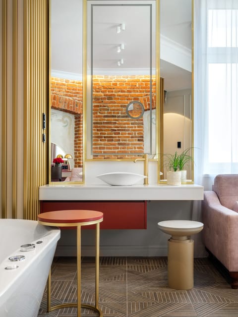 Minibar, in-room safe, desk, laptop workspace