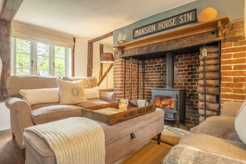Well Green Cottage, Wenhaston: Sitting room with wood burning stove