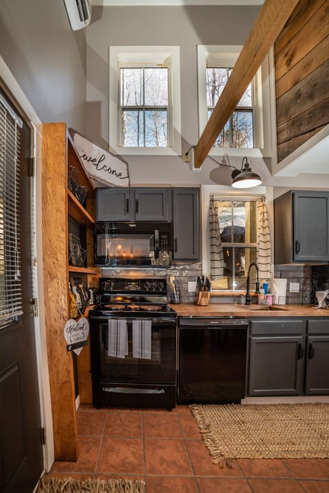 Beautiful Kitchen and well appointed for all your dining needs!