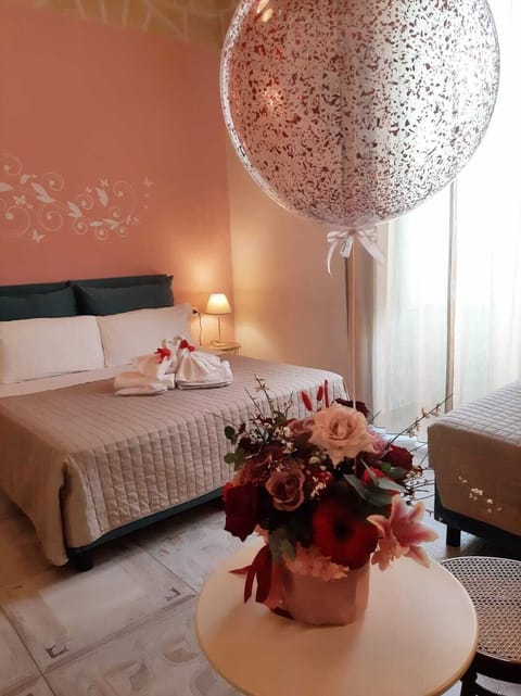 Classic Room | Down comforters, in-room safe, iron/ironing board, free WiFi