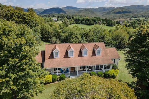 Scenic Aerial Shot of the Property – Experience Your Ideal Stay!