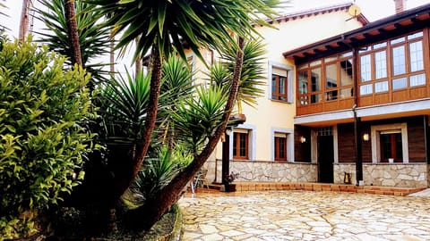 Property building,Facade/entrance,Garden