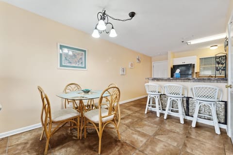 Dining area with seating for 4.