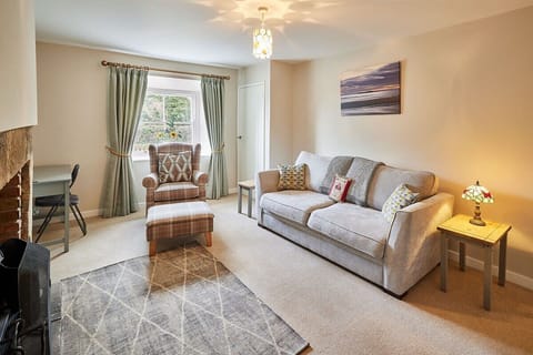 Melody's Cottage, Belford - Host & Stay