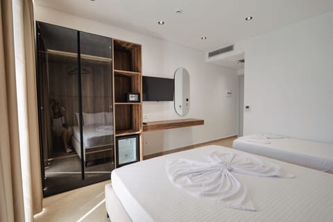 Triple Room, Sea View | Free WiFi, bed sheets