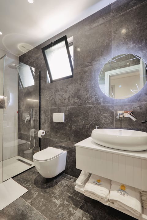 Suite, Sea View | Free WiFi, bed sheets