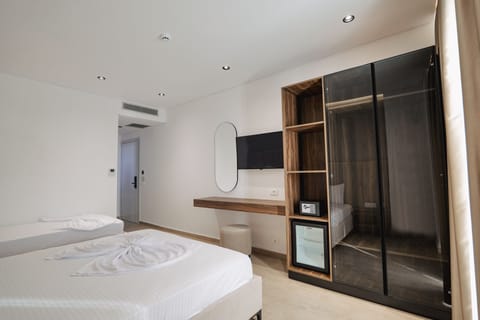 Triple Room, Sea View | Free WiFi, bed sheets