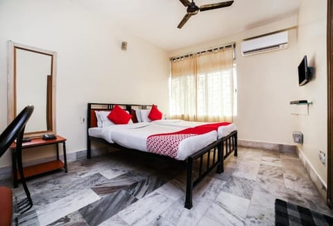 Desk, free WiFi, bed sheets