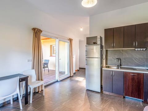 Water, Plant, Property, Building, Swimming Pool, Sky, Azure, Green, Nature, Tree