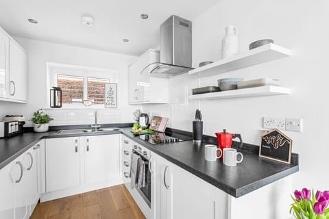 Kitchen with electric oven and hob, toaster - Osprey 3, The Cove